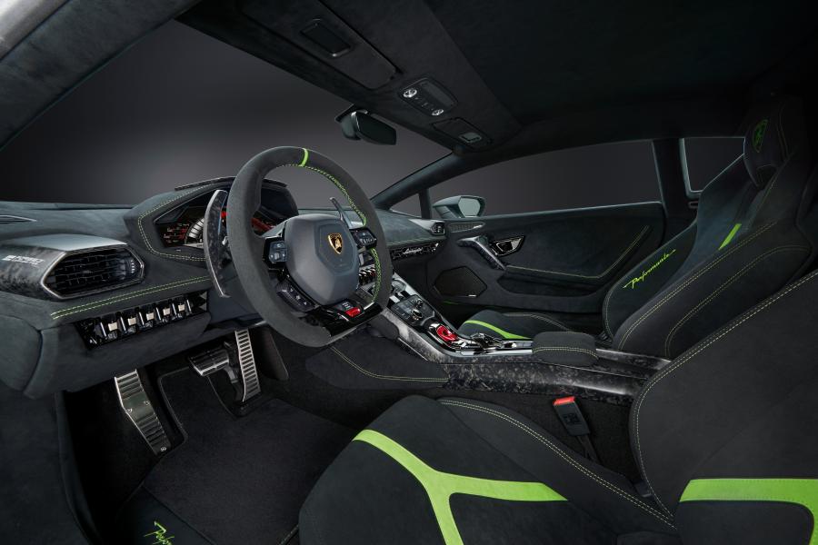 Интерьер Lamborghini Huracan Performante (LB724) 2017 года  (WW) (фото 10 из 57)